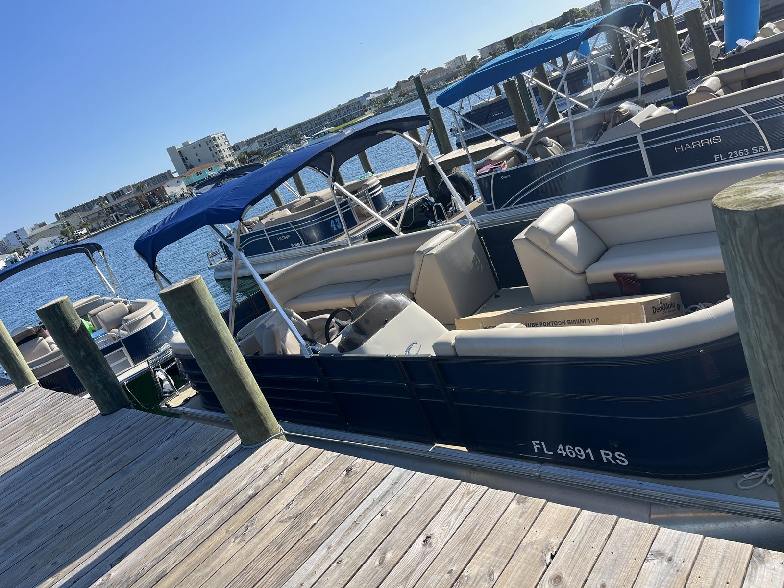 Pelican Pontoon Company guests on the water near Crab Island