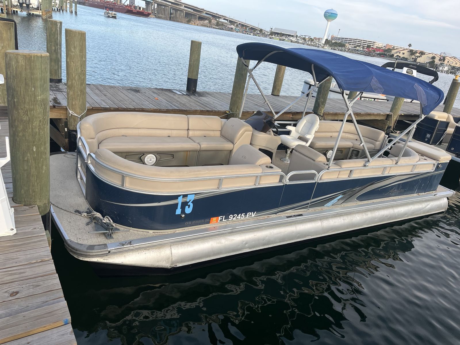 Pelican Pontoon Company guests on the water near Crab Island