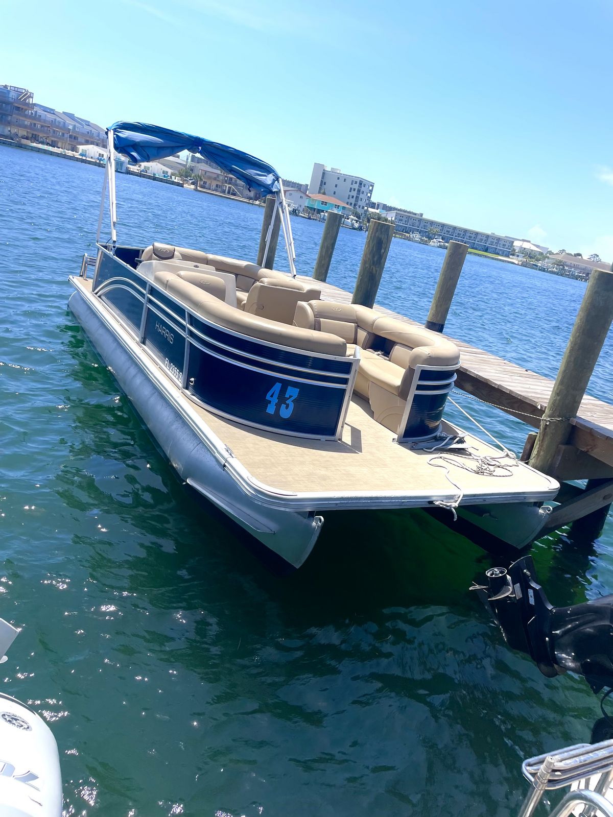 Pelican Pontoon Company guests on the water near Crab Island